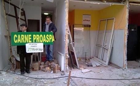 Bacau: Demolare Spatii comerciale Bartolo - Botomei